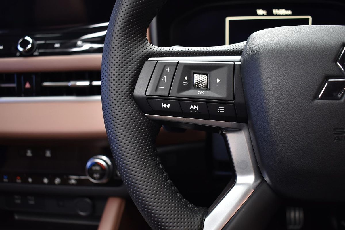2025 Mitsubishi Outlander Exceed Tourer ZM
