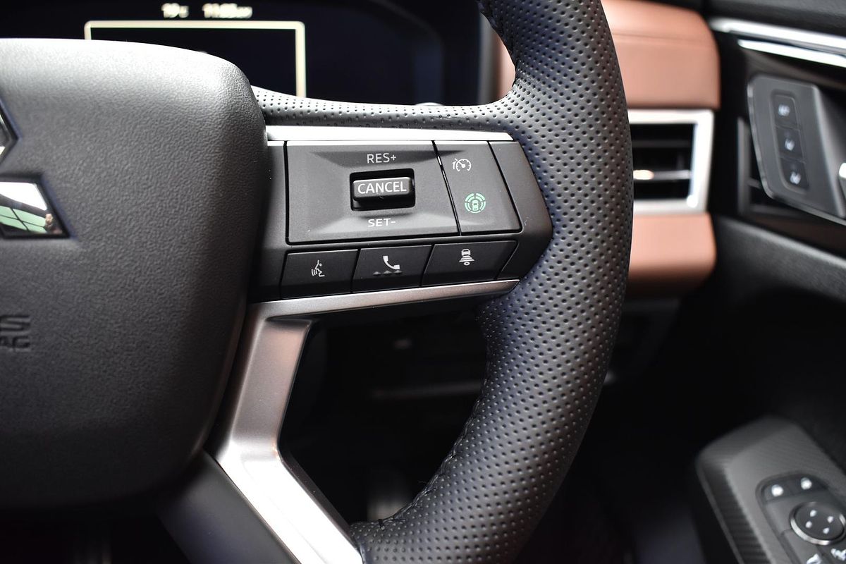 2025 Mitsubishi Outlander Exceed Tourer ZM