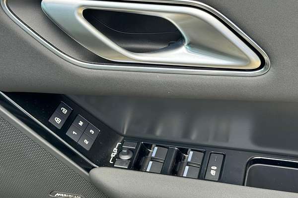 2023 Land Rover Range Rover Velar P250 Dynamic SE L560