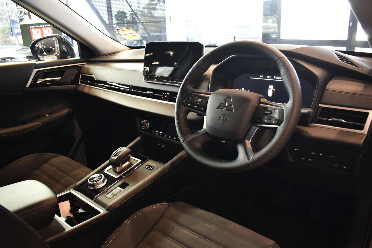 2025 Mitsubishi Outlander PHEV Aspire ZM
