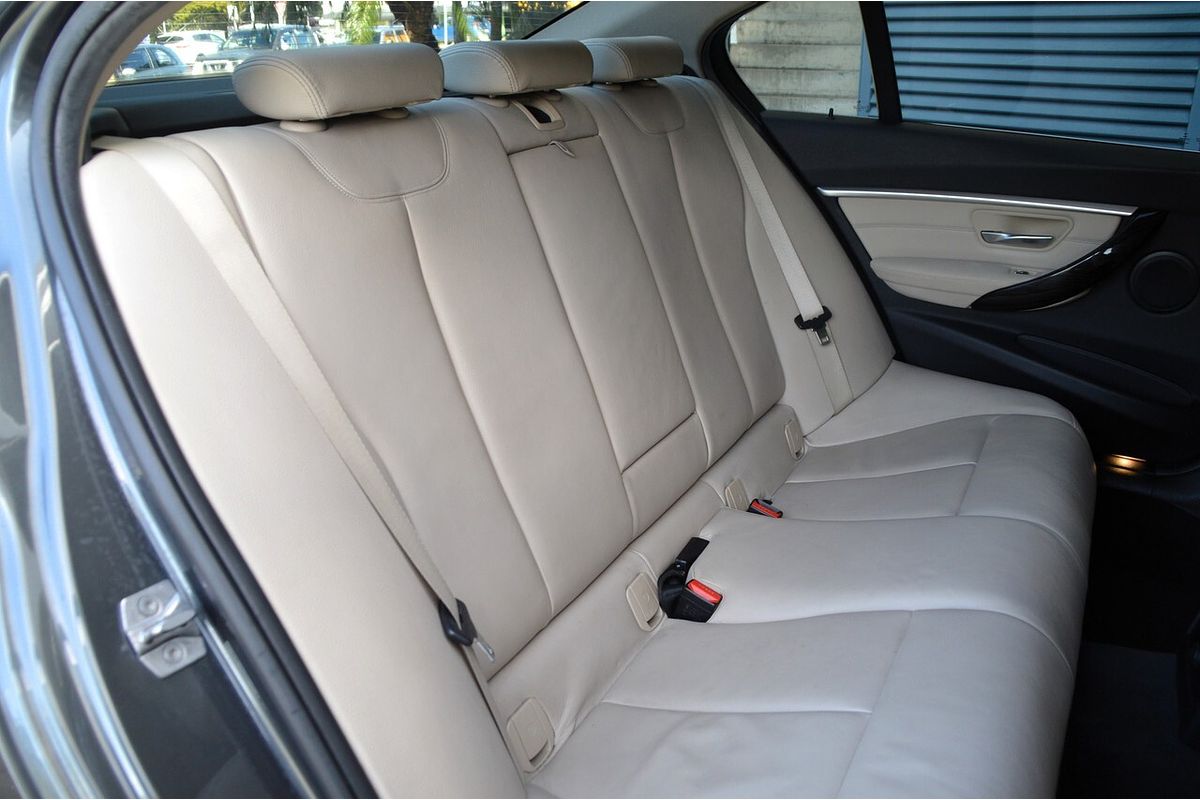 2015 BMW 3 Series 330i Luxury Line F30 LCI