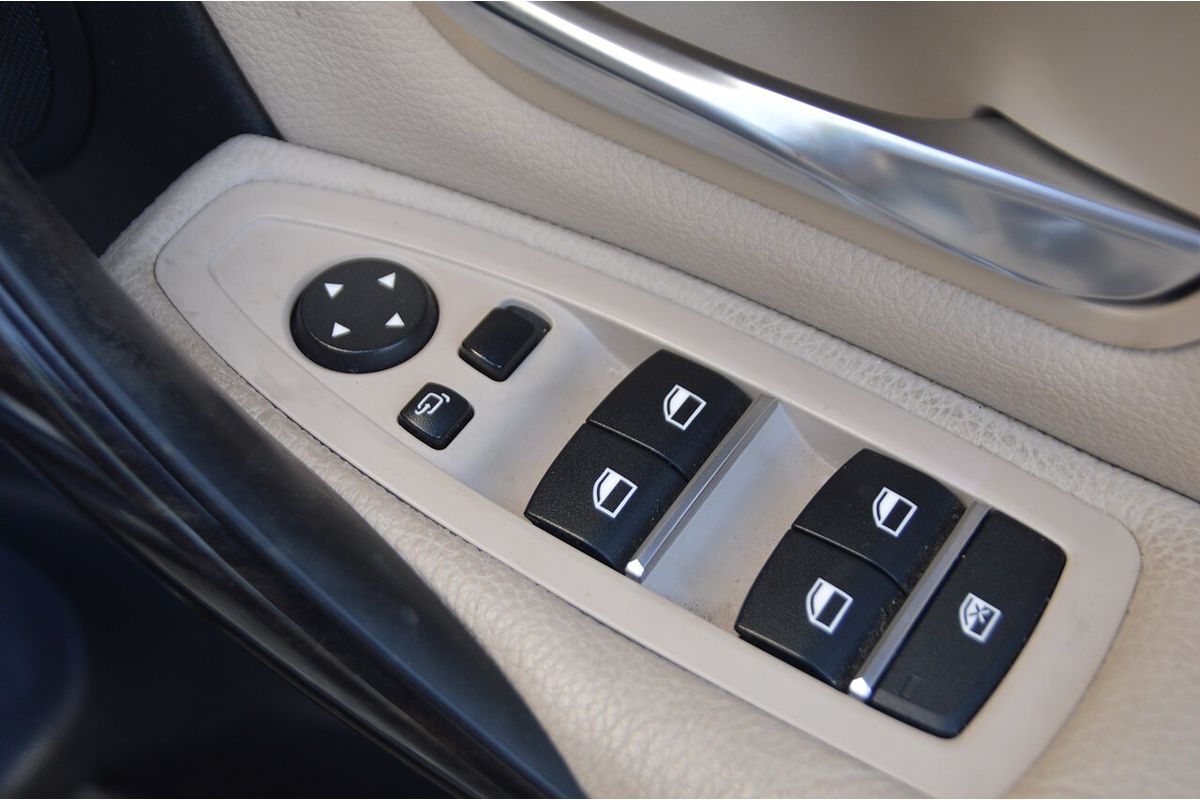 2015 BMW 3 Series 330i Luxury Line F30 LCI