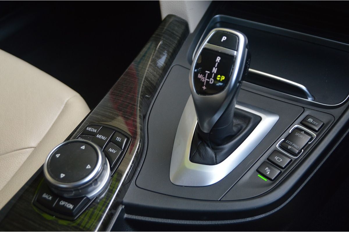 2015 BMW 3 Series 330i Luxury Line F30 LCI