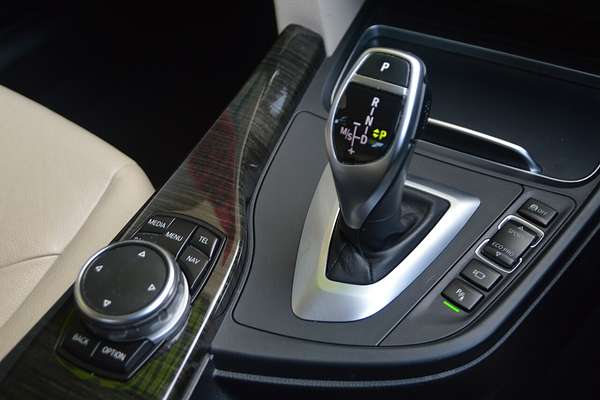 2015 BMW 3 Series 330i Luxury Line F30 LCI