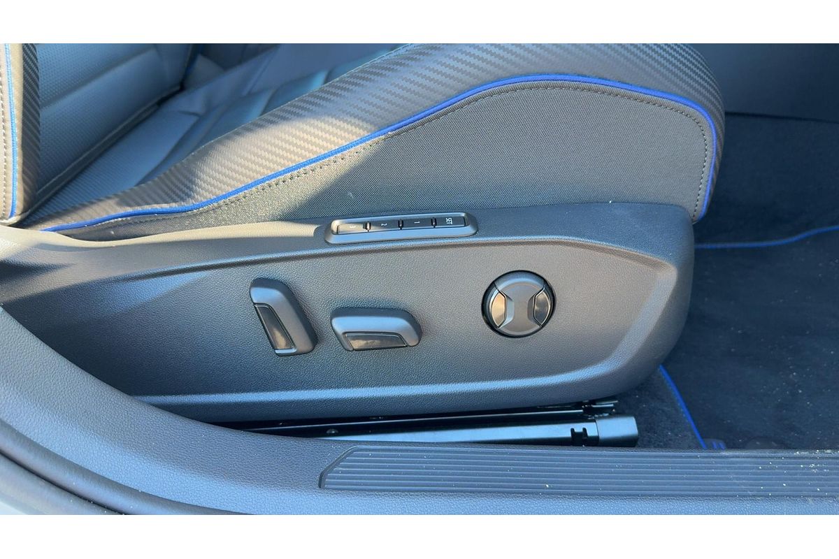 2024 Volkswagen Golf R 8