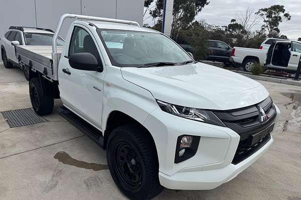 2024 Mitsubishi Triton GLX MR 4X4