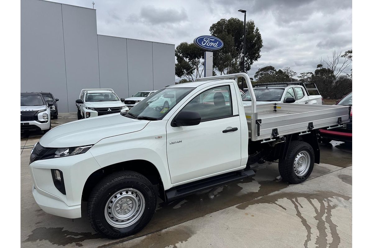 2024 Mitsubishi Triton GLX MR 4X4
