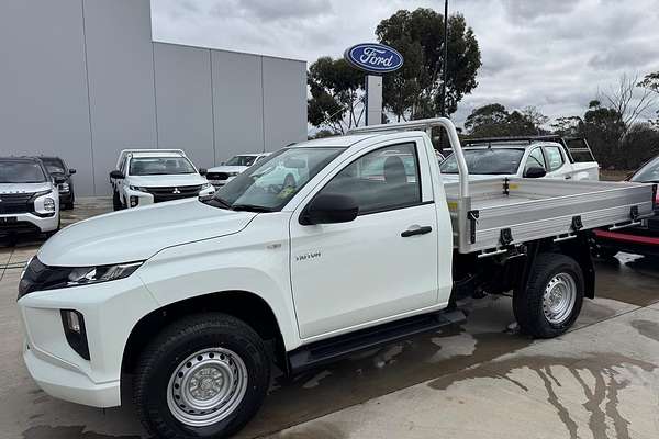 2024 Mitsubishi Triton GLX MR 4X4