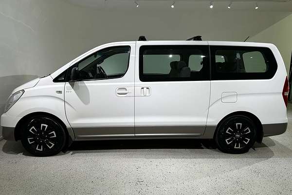 2017 Hyundai iMax  TQ3-W Series II