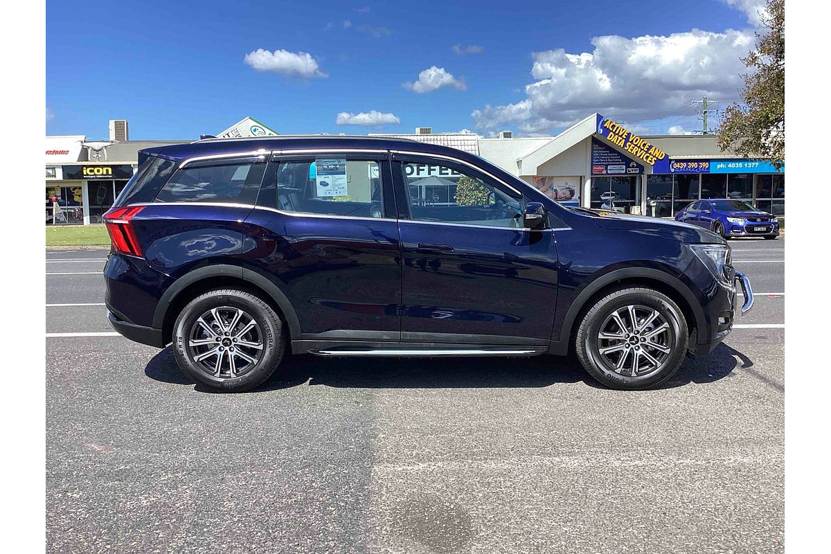 2025 Mahindra XUV700 AX7L