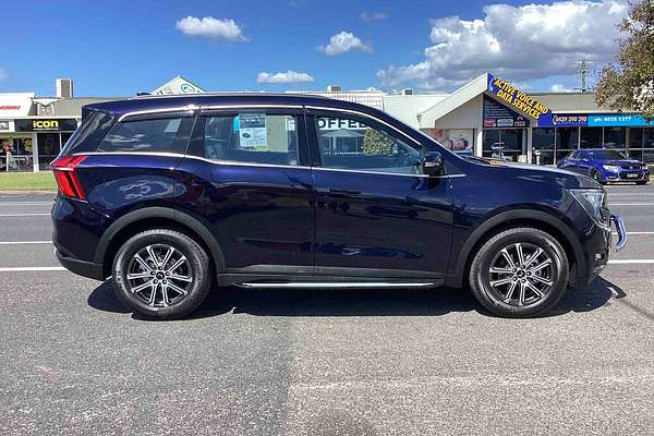 2025 Mahindra XUV700 AX7L