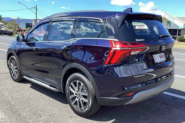 2025 Mahindra XUV700 AX7L