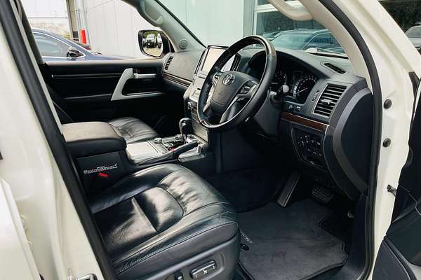 2018 Toyota Landcruiser Sahara VDJ200R