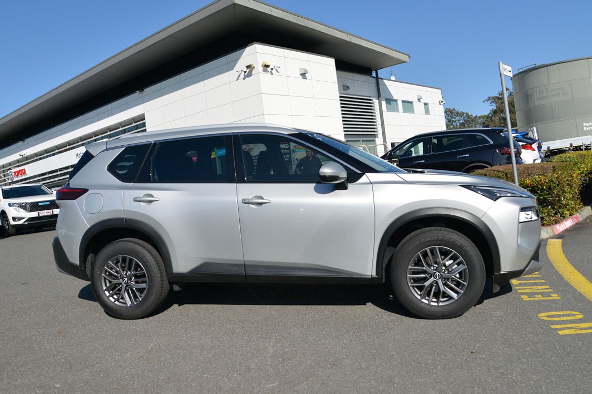 2024 Nissan X-TRAIL ST T33