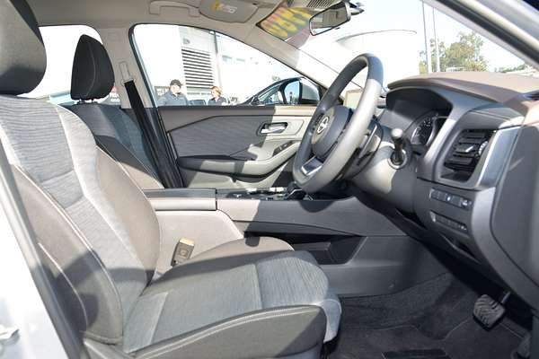 2024 Nissan X-TRAIL ST T33