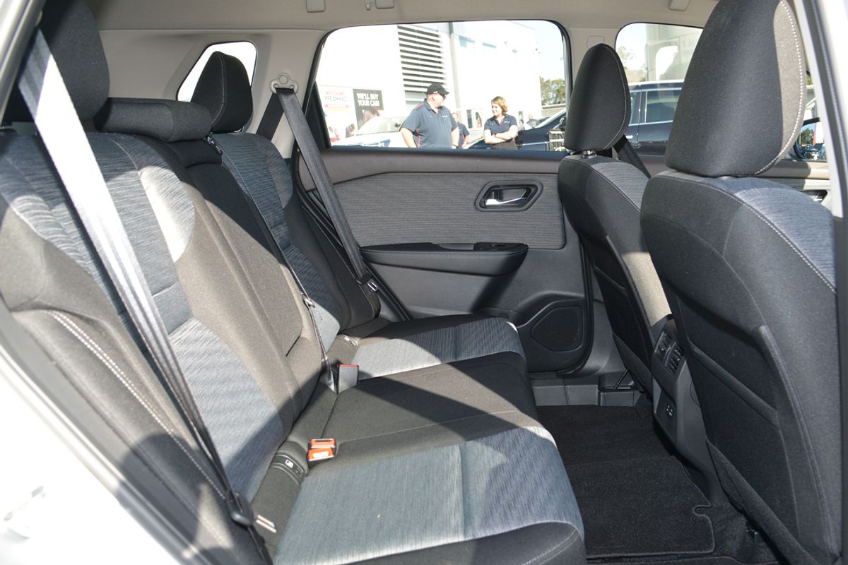 2024 Nissan X-TRAIL ST T33
