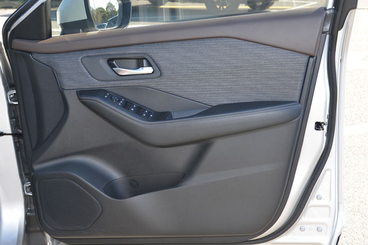 2024 Nissan X-TRAIL ST T33