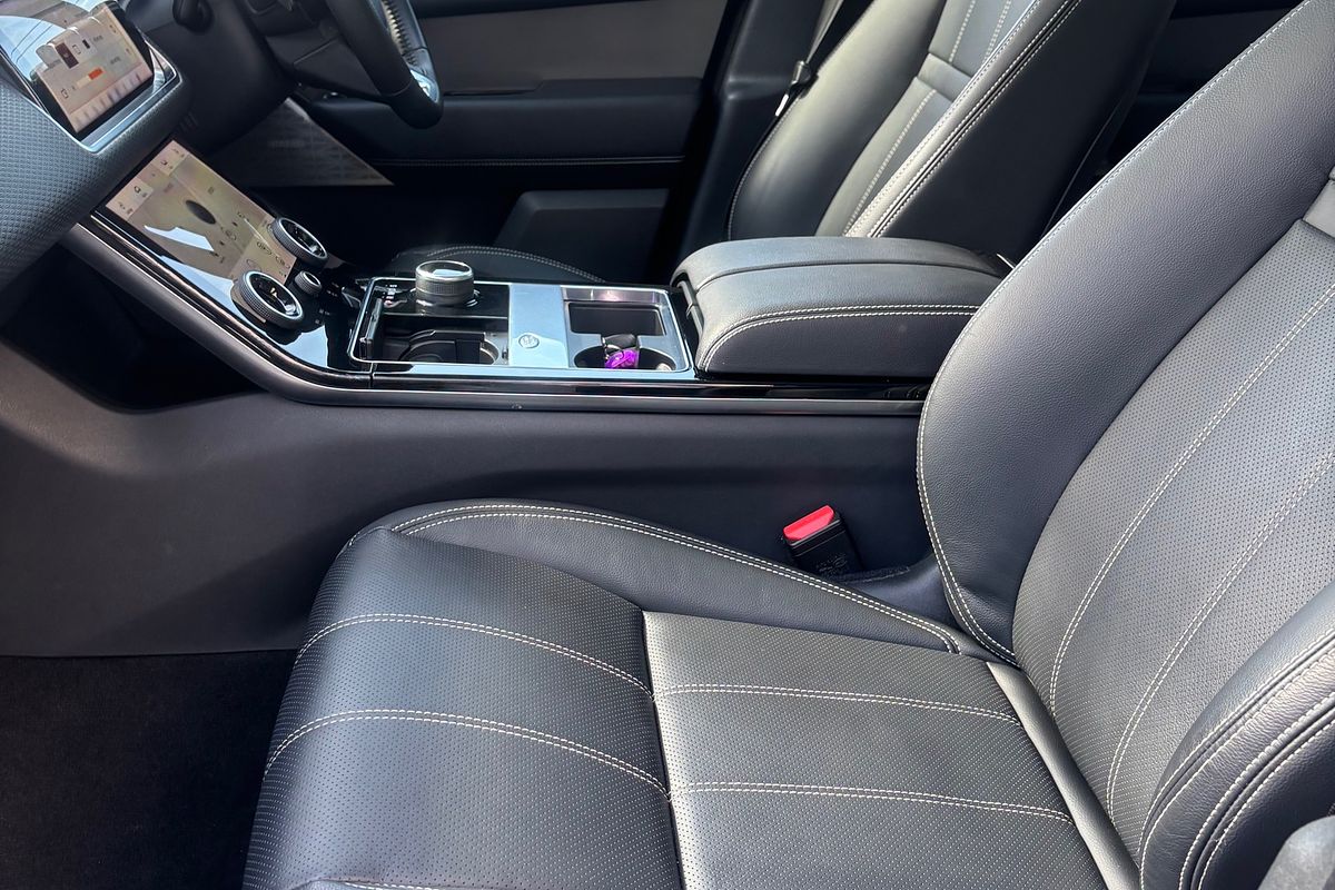2019 Land Rover Range Rover Velar P250 SE L560