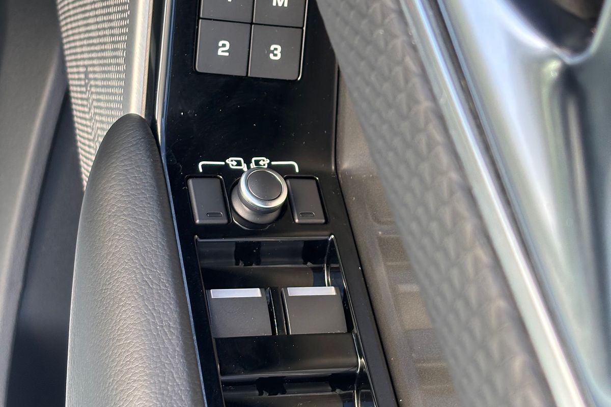 2019 Land Rover Range Rover Velar P250 SE L560