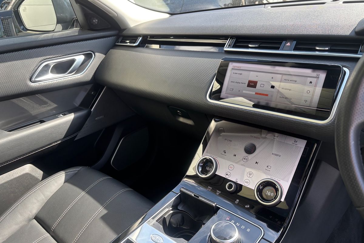 2019 Land Rover Range Rover Velar P250 SE L560