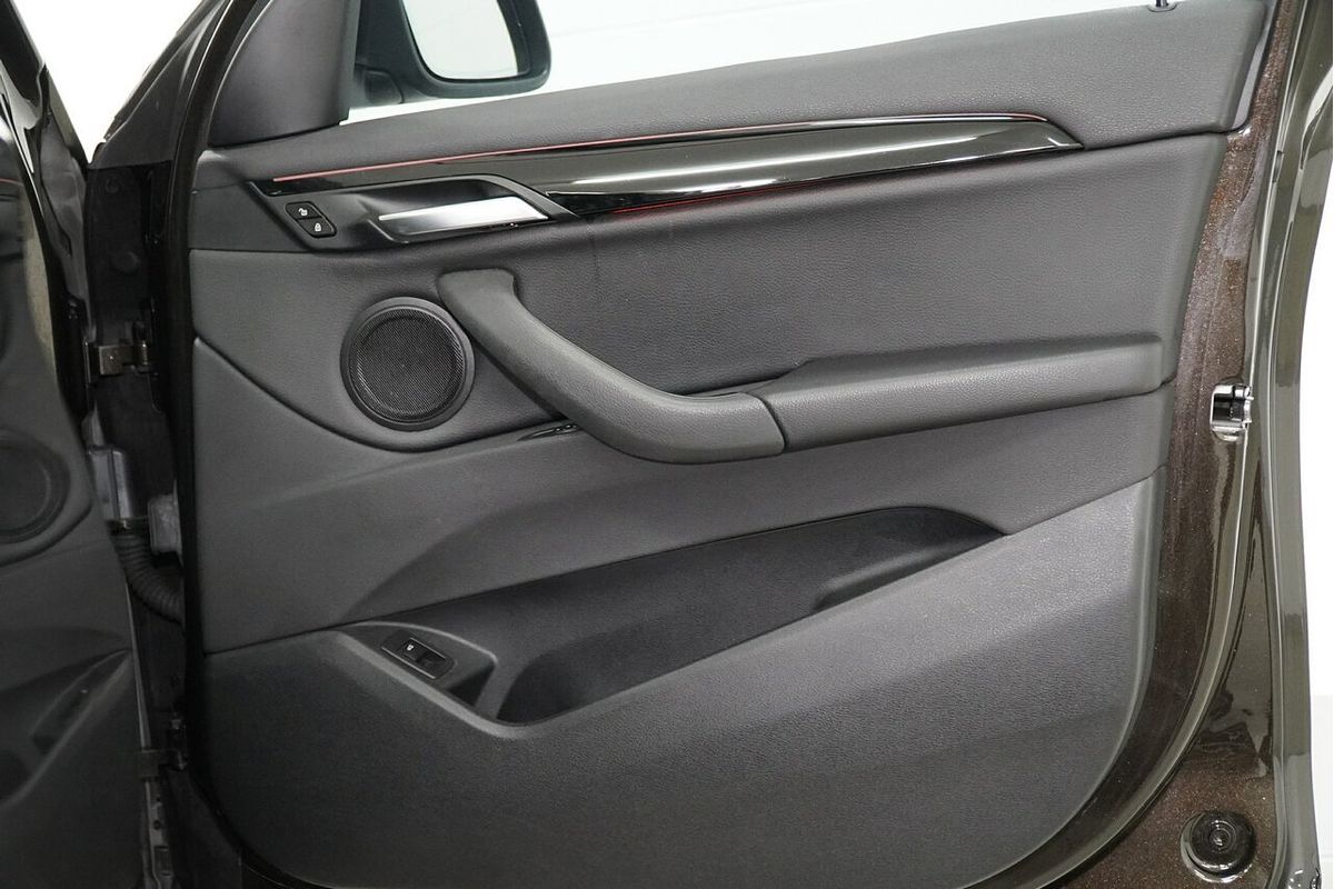 2016 BMW X1 sDrive18d F48