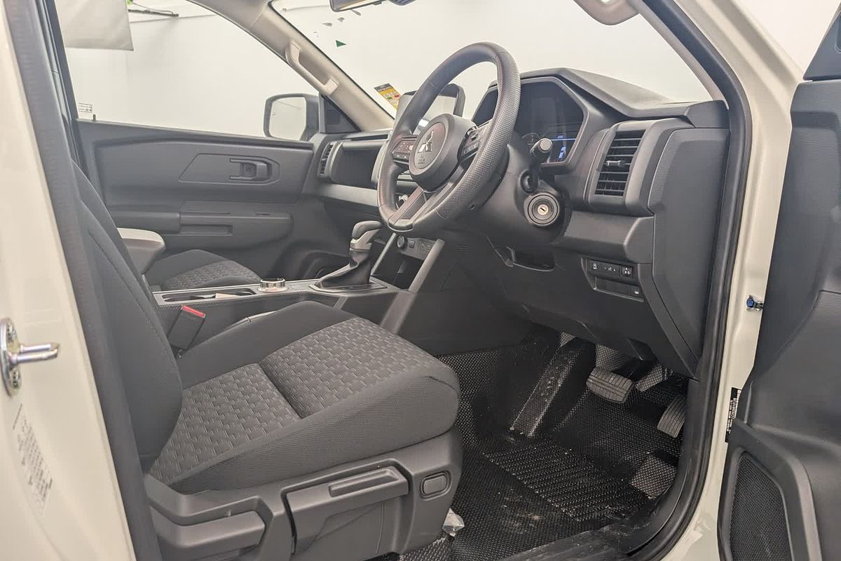 2025 Mitsubishi Triton GLX MV 4X4