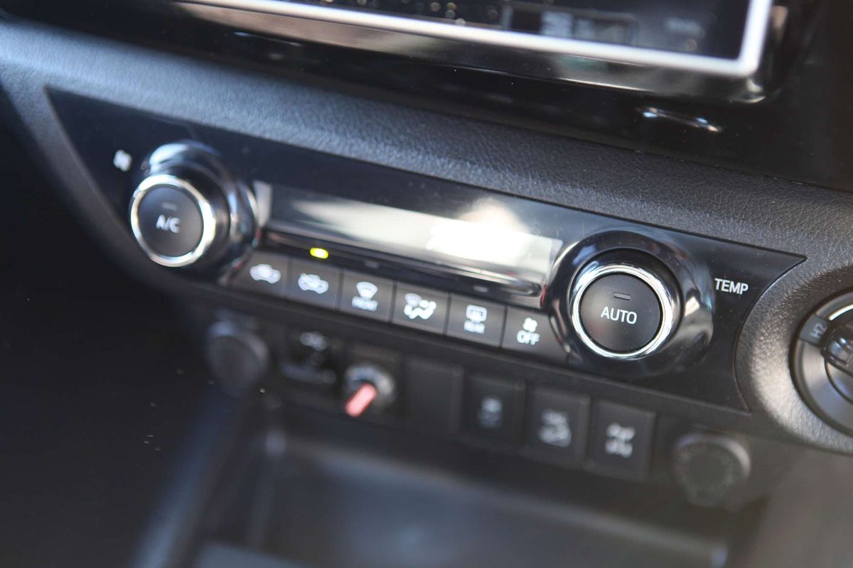 2016 Toyota Hilux SR5 GUN126R 4X4