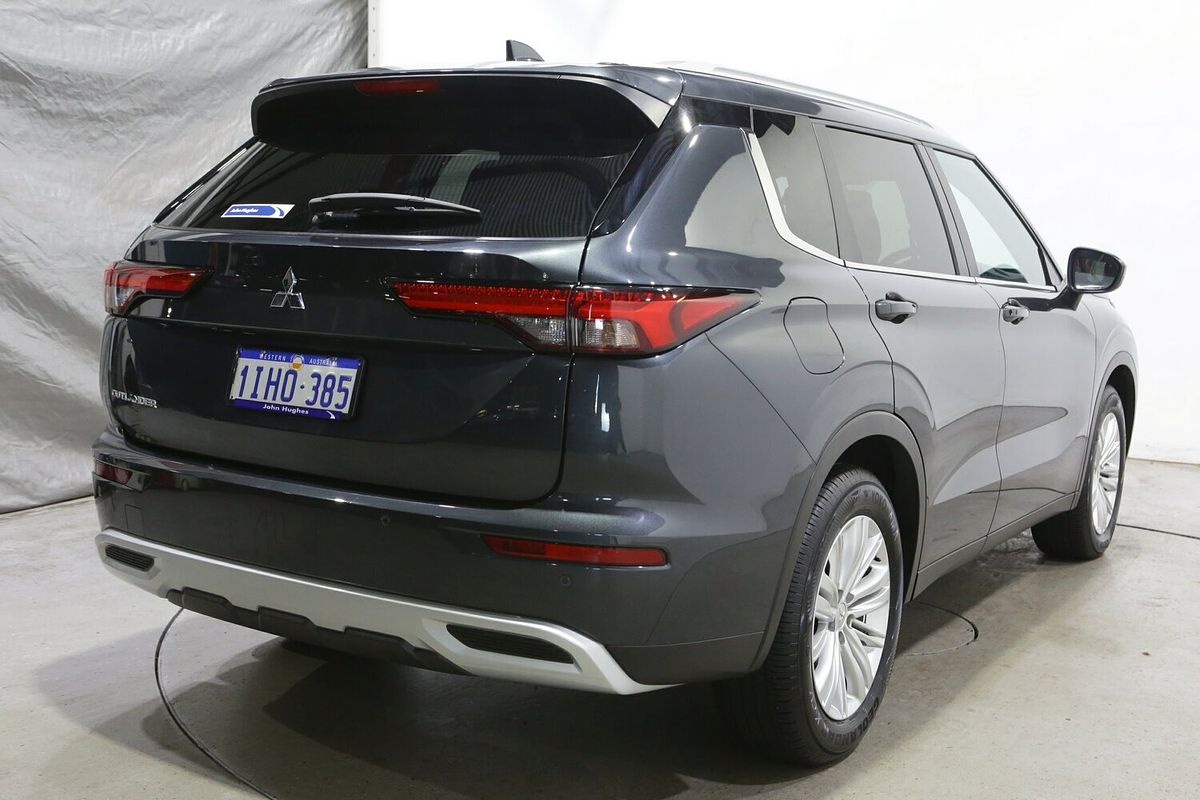 2024 Mitsubishi Outlander LS ZM