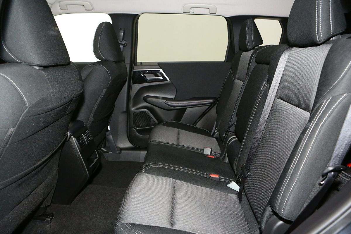2024 Mitsubishi Outlander LS ZM