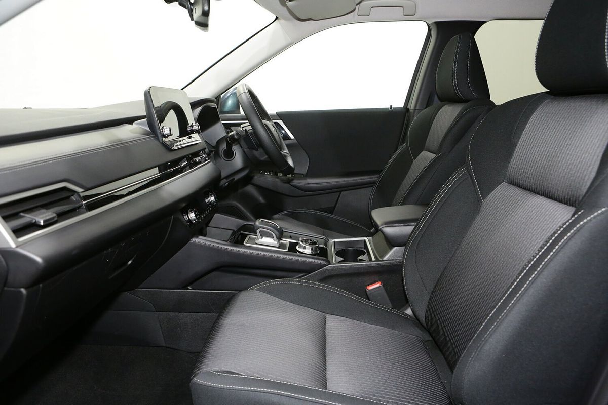 2024 Mitsubishi Outlander LS ZM