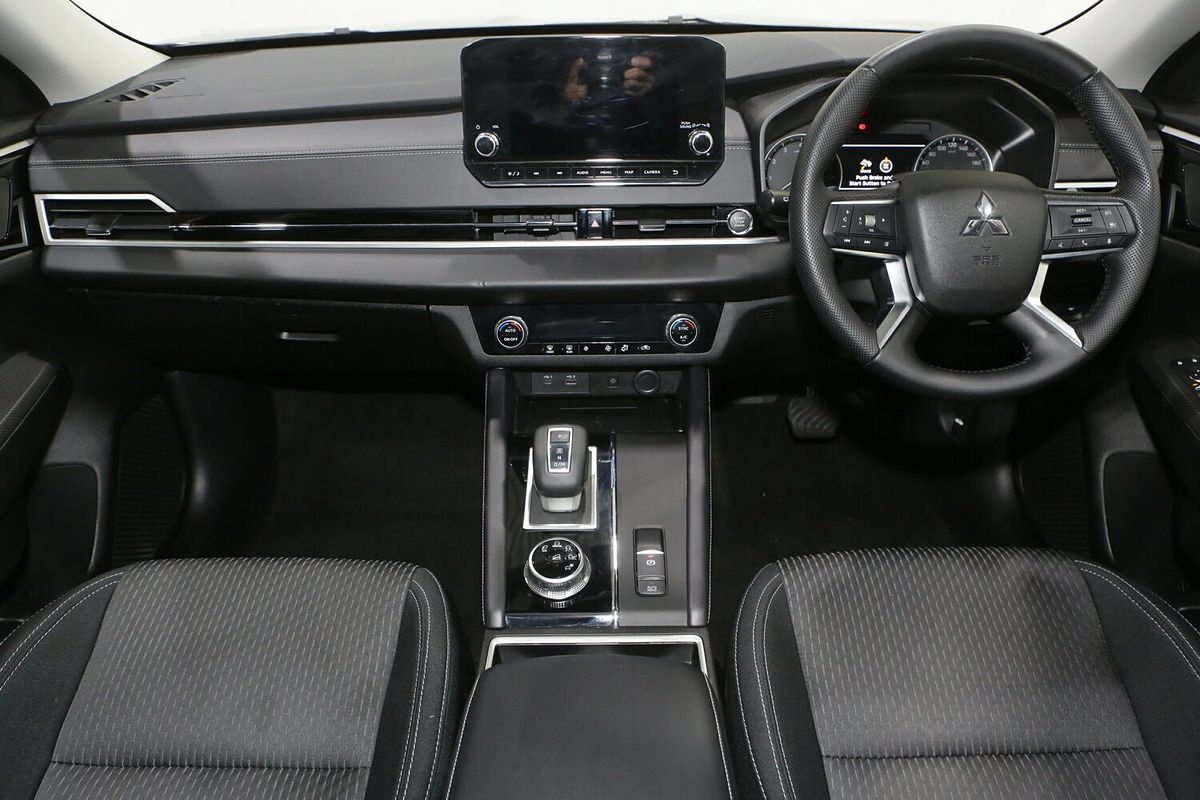 2024 Mitsubishi Outlander LS ZM