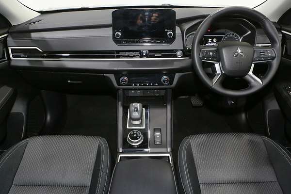 2024 Mitsubishi Outlander LS ZM