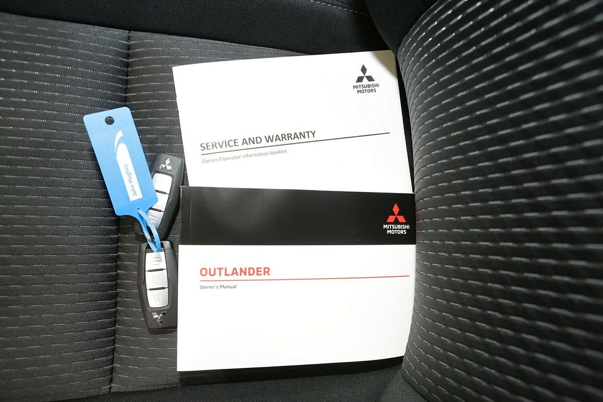 2024 Mitsubishi Outlander LS ZM