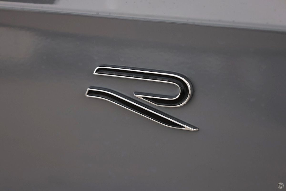 2025 Volkswagen Golf 110TSI R-Line 8.5