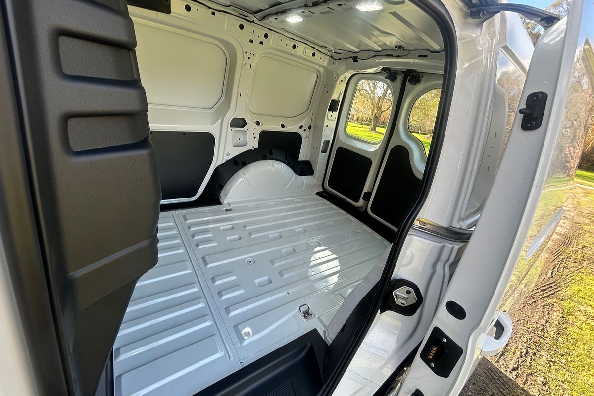 2025 Volkswagen Caddy TSI220 5 SWB