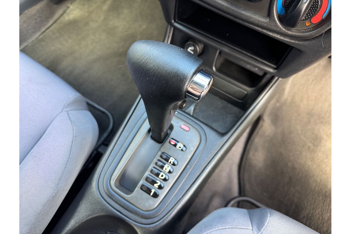 2005 Nissan Pulsar ST N16 S2