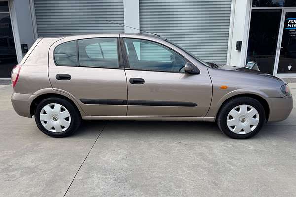 2005 Nissan Pulsar ST N16 S2