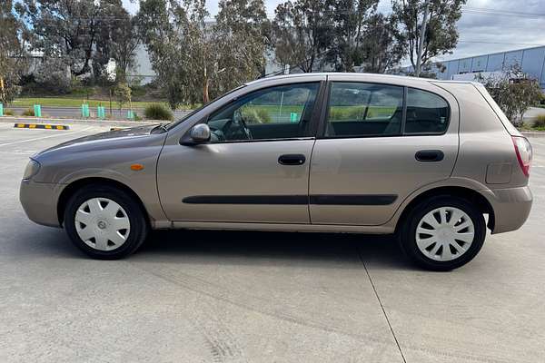 2005 Nissan Pulsar ST N16 S2
