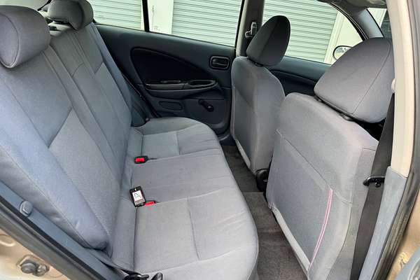 2005 Nissan Pulsar ST N16 S2