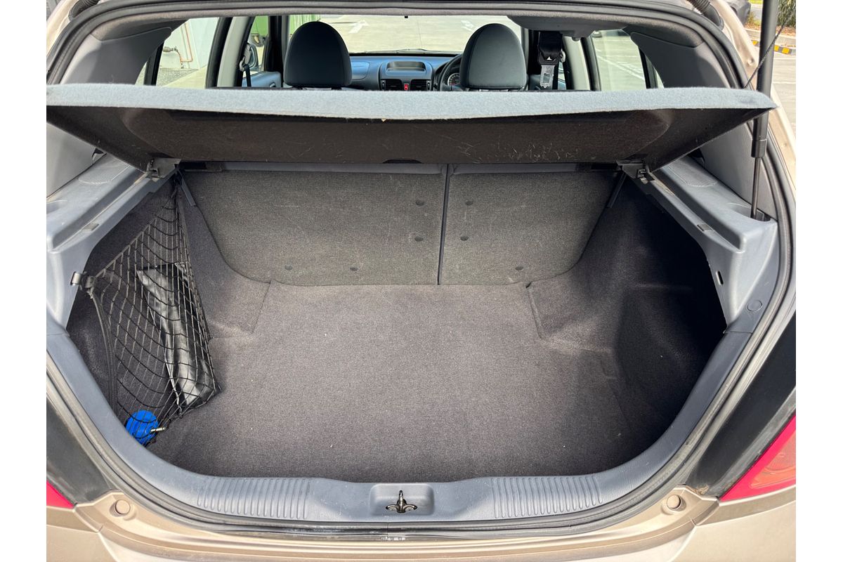 2005 Nissan Pulsar ST N16 S2