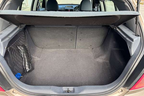 2005 Nissan Pulsar ST N16 S2
