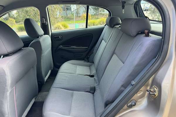 2005 Nissan Pulsar ST N16 S2