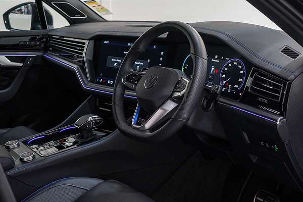 2024 Volkswagen Touareg R RC