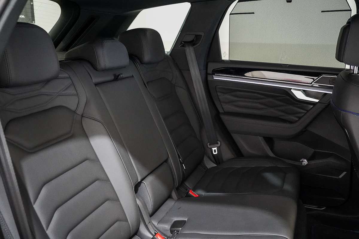 2024 Volkswagen Touareg R RC