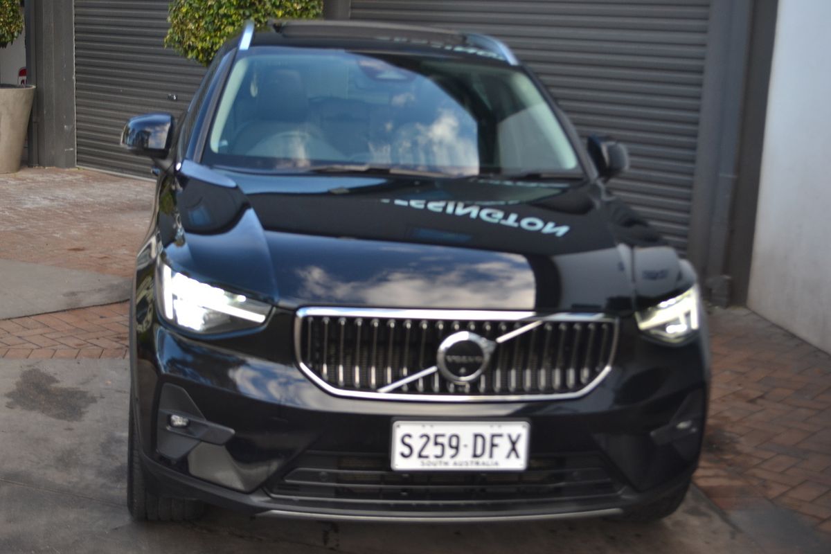 2023 Volvo XC40 Ultimate B4 Bright