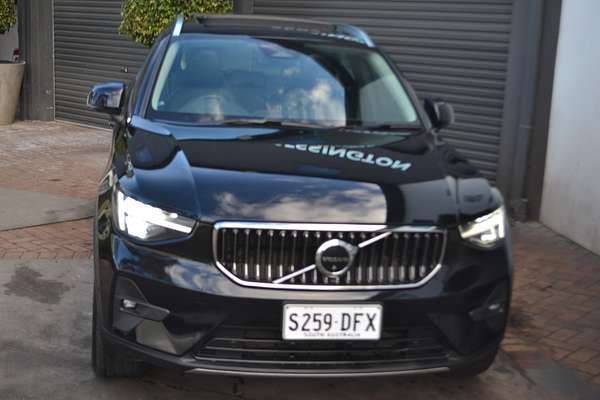 2023 Volvo XC40 Ultimate B4 Bright