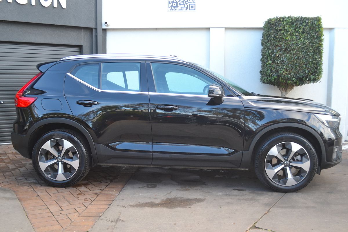 2023 Volvo XC40 Ultimate B4 Bright