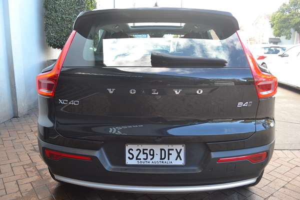 2023 Volvo XC40 Ultimate B4 Bright