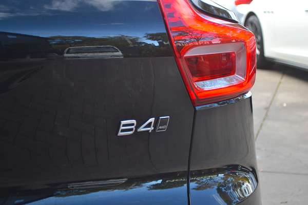 2023 Volvo XC40 Ultimate B4 Bright