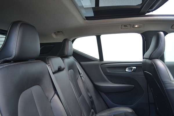 2023 Volvo XC40 Ultimate B4 Bright